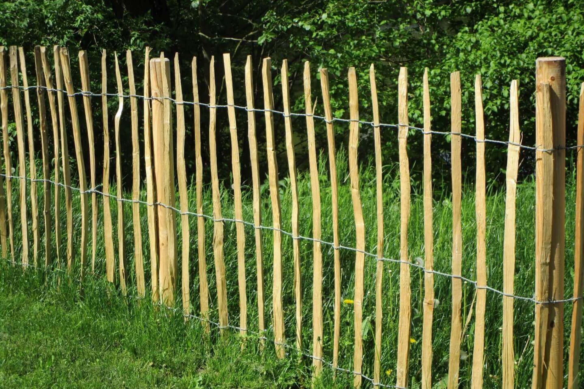 Handgespaltener Hartholz-Rollzaun Vorne