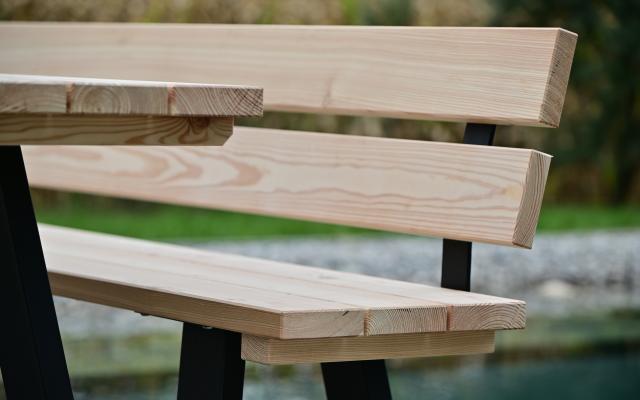 Schmied-Larix Garnitur Tisch mit Bank