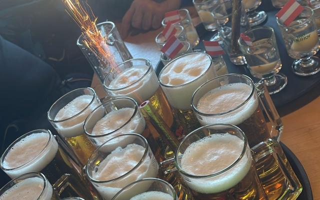 Team SilberHolz beim Bier