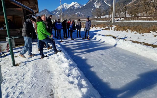 Team SilberHolz beim Eisstockschießen