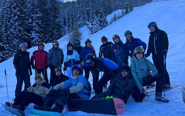 Team SilberHolz Gruppenfoto auf Piste