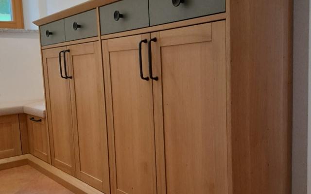 Garderobe mit Sitzgelegenheit