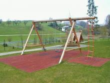 Dreifachschaukel Seite