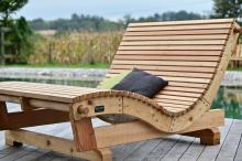 SiHo Relaxliege in Lärche mit Kantholzunterbau Detail