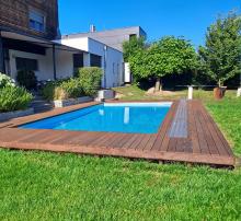 Terrasse mit Pool und Garten