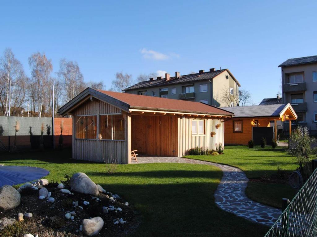 Gartenhaus mit Garage