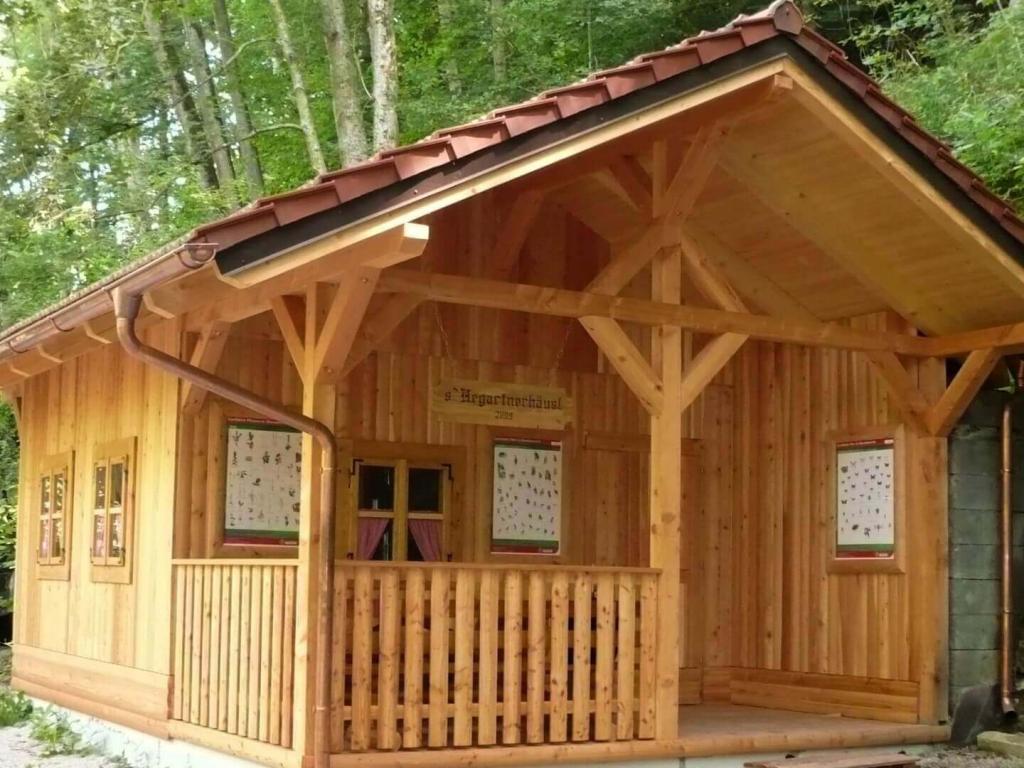 Gartenhaus mit Zaun