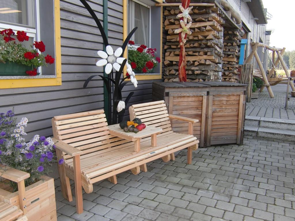 Hausbank ABENDSONNE mit Blume