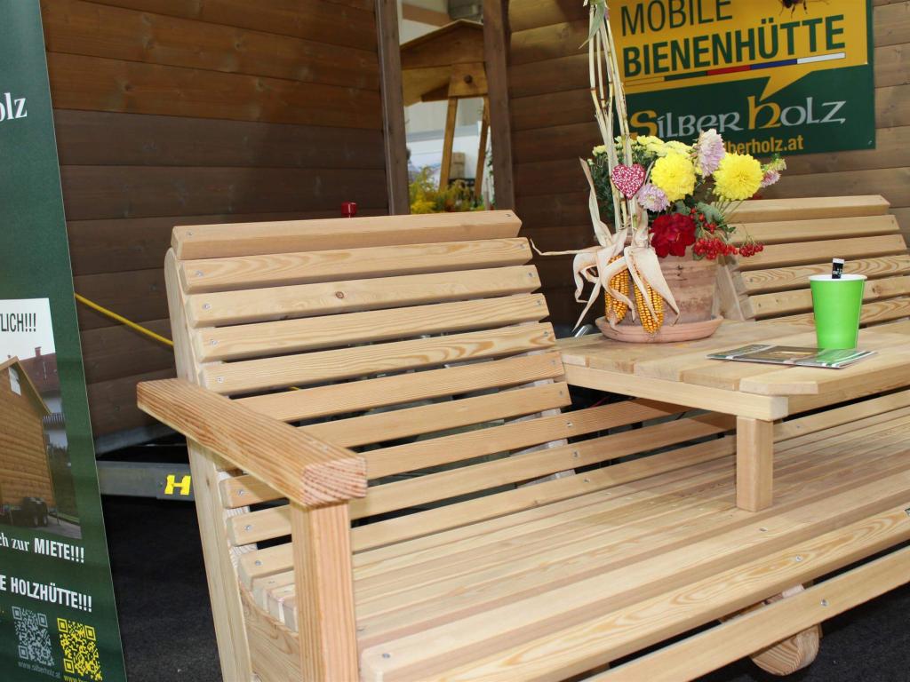Hausbank ABENDSONNE mit Tisch