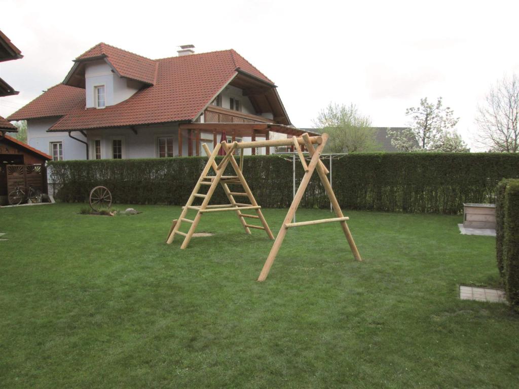 Stadtschaukel Wiese
