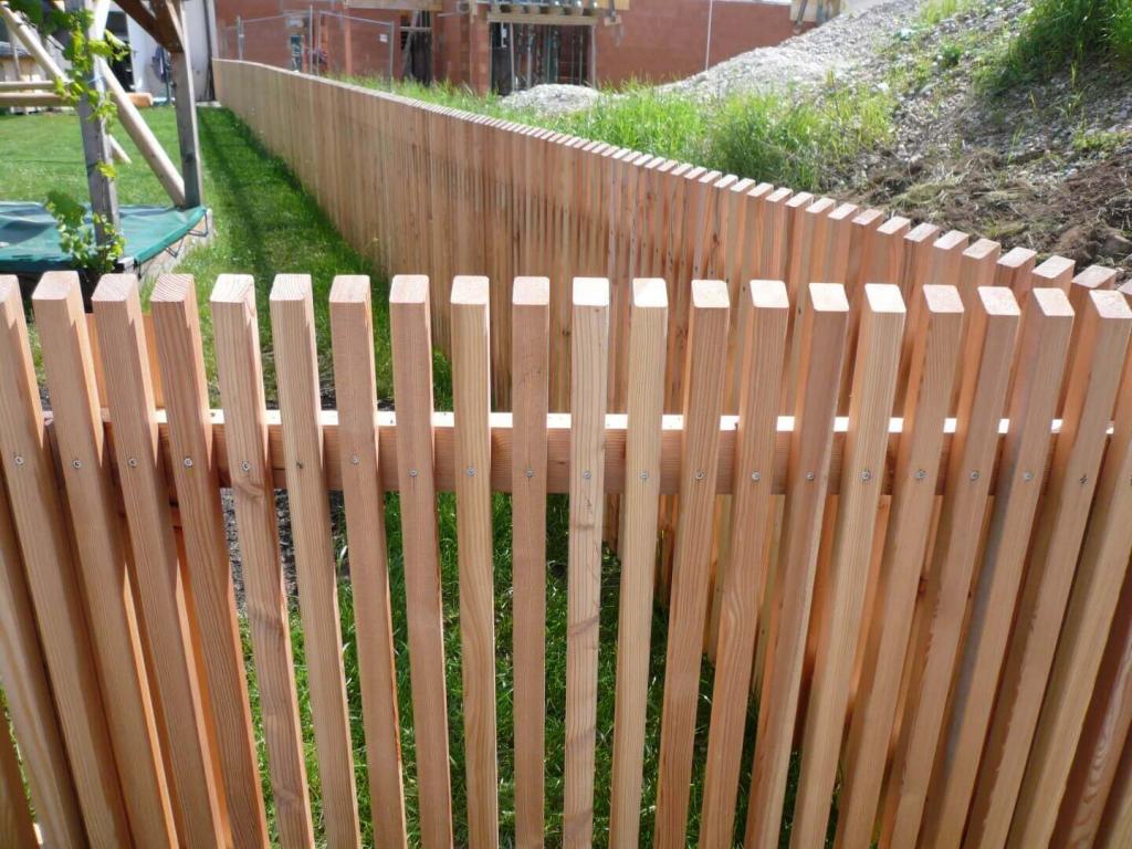 Lärchenzaun für einen Garten