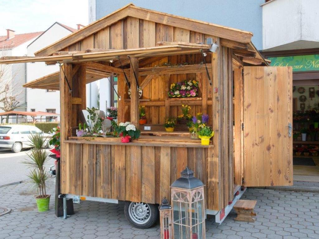 Altholz Blumenhütte aufgestellt