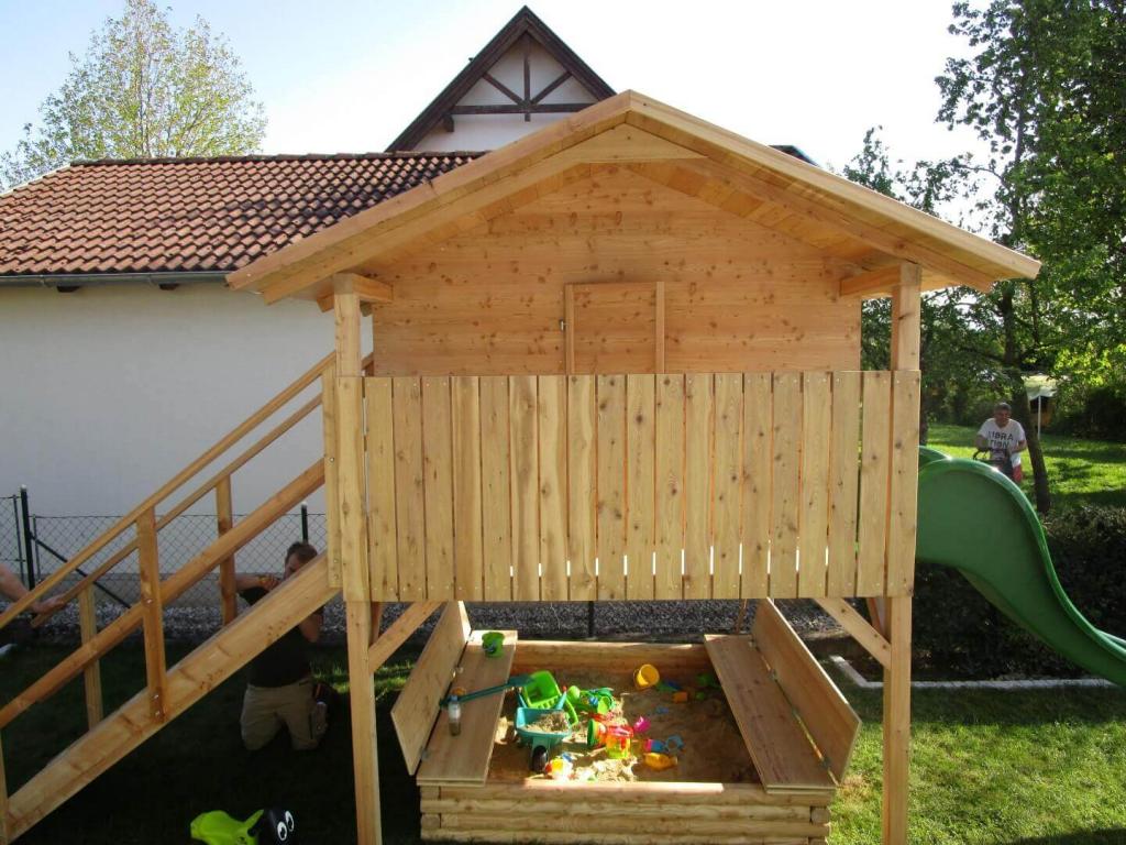 Spielhaus Sandkiste