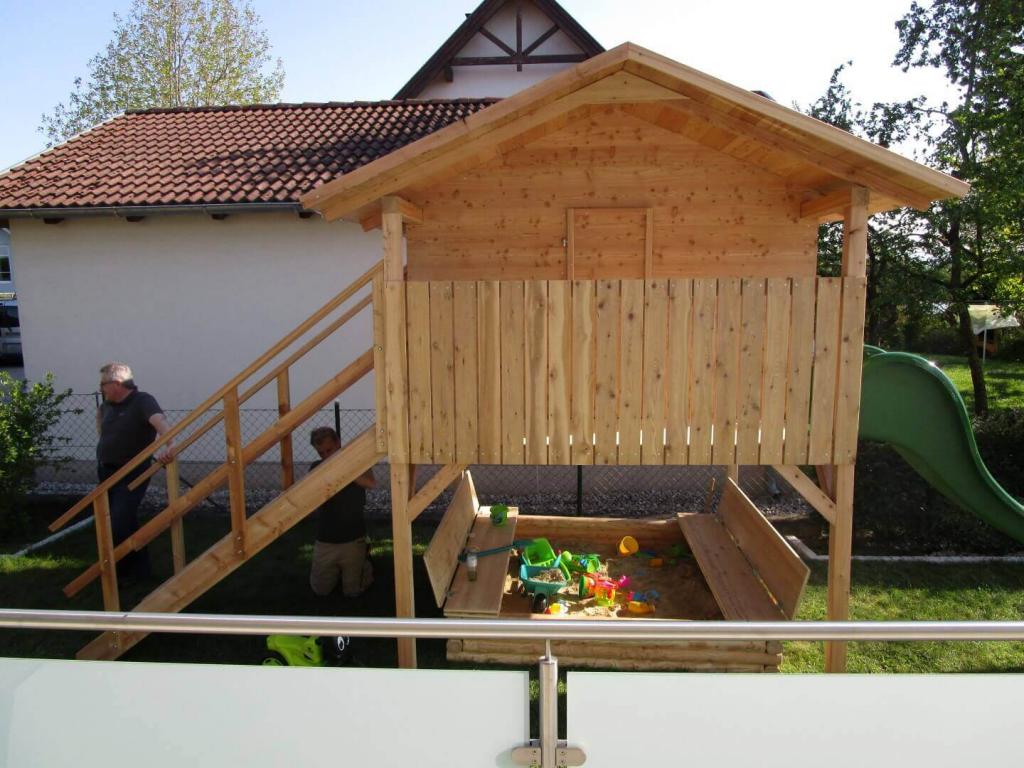 Spielhaus Zaun
