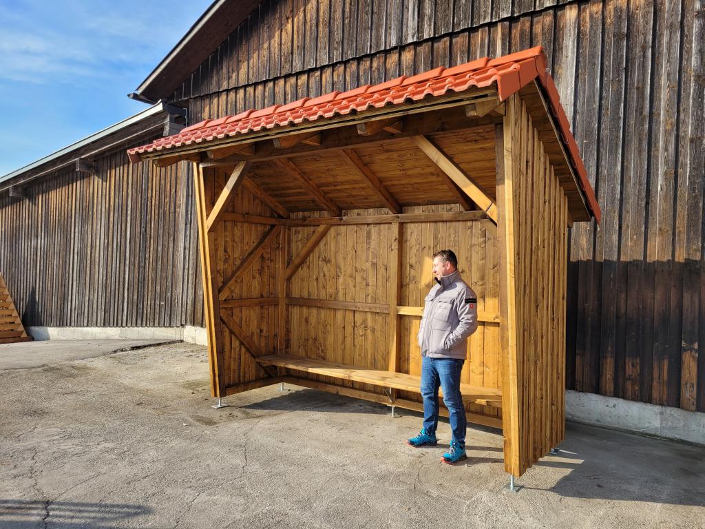 Bushütte Kufstein mit Fahrgast