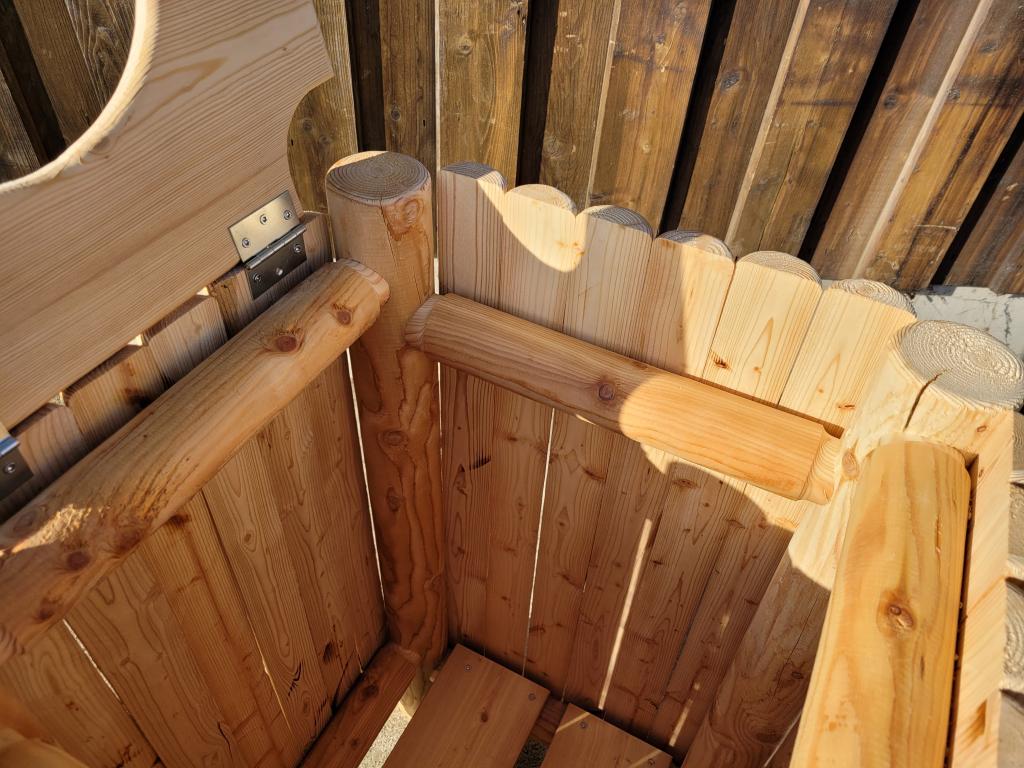 Mülleimer Holz Detail