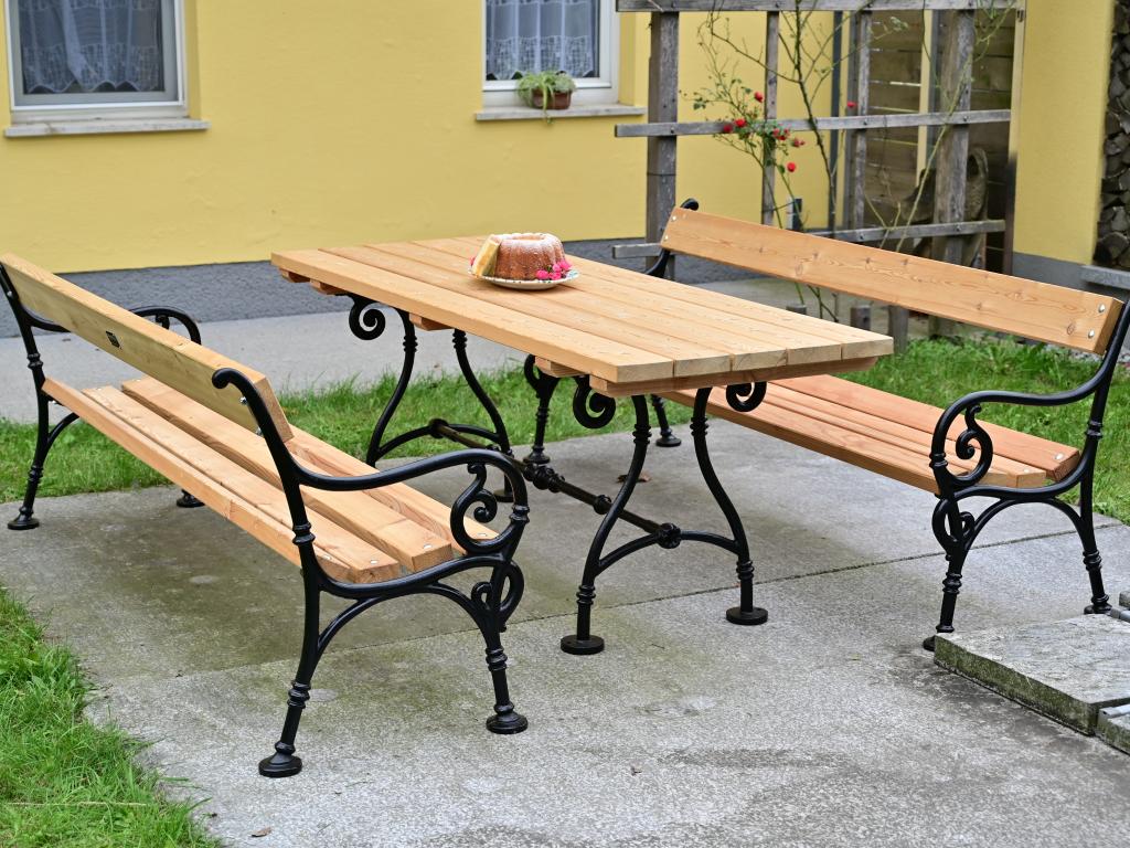 Schönbrunner Garnitur mit Kuchen