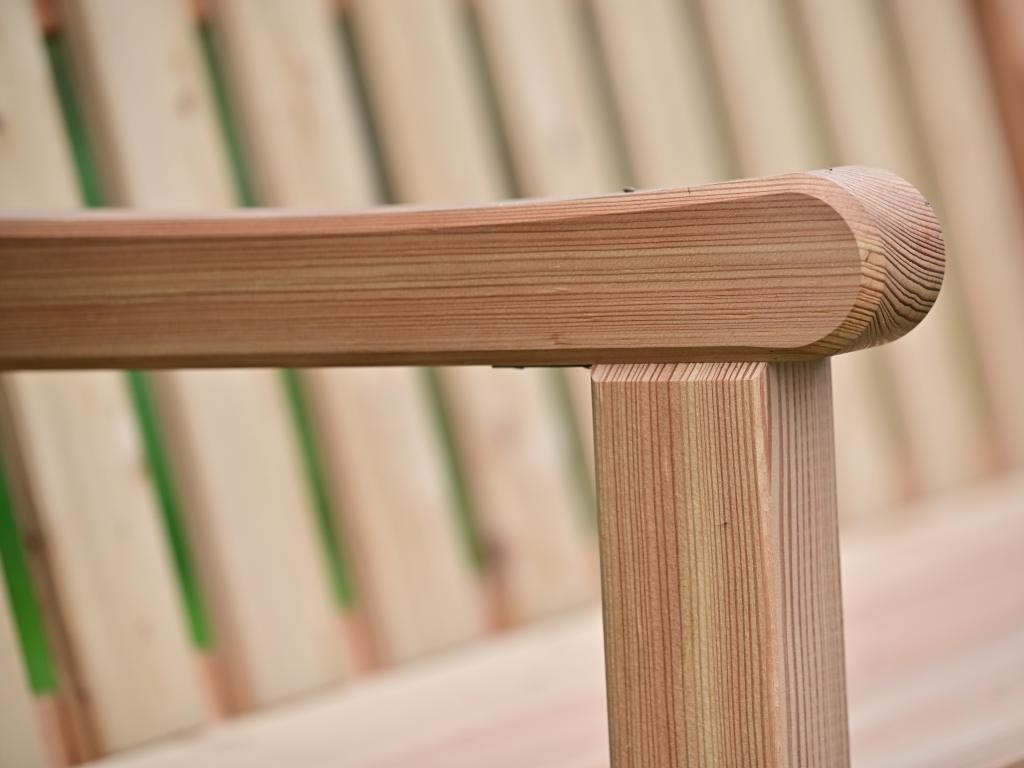 Bank Maria mit breiten Lehnenbrettern Detail