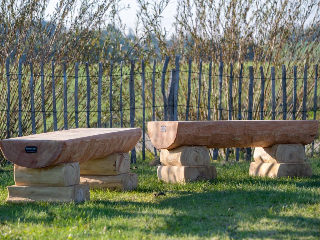 Naturstamm-Bank NORLI mit Zaun