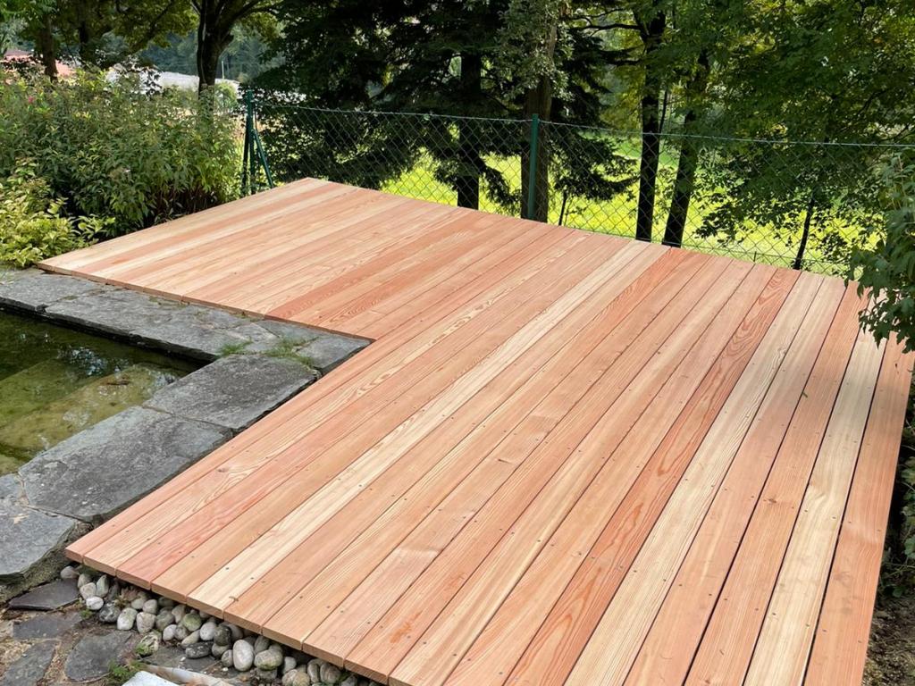 Terrasse mit Bäumen